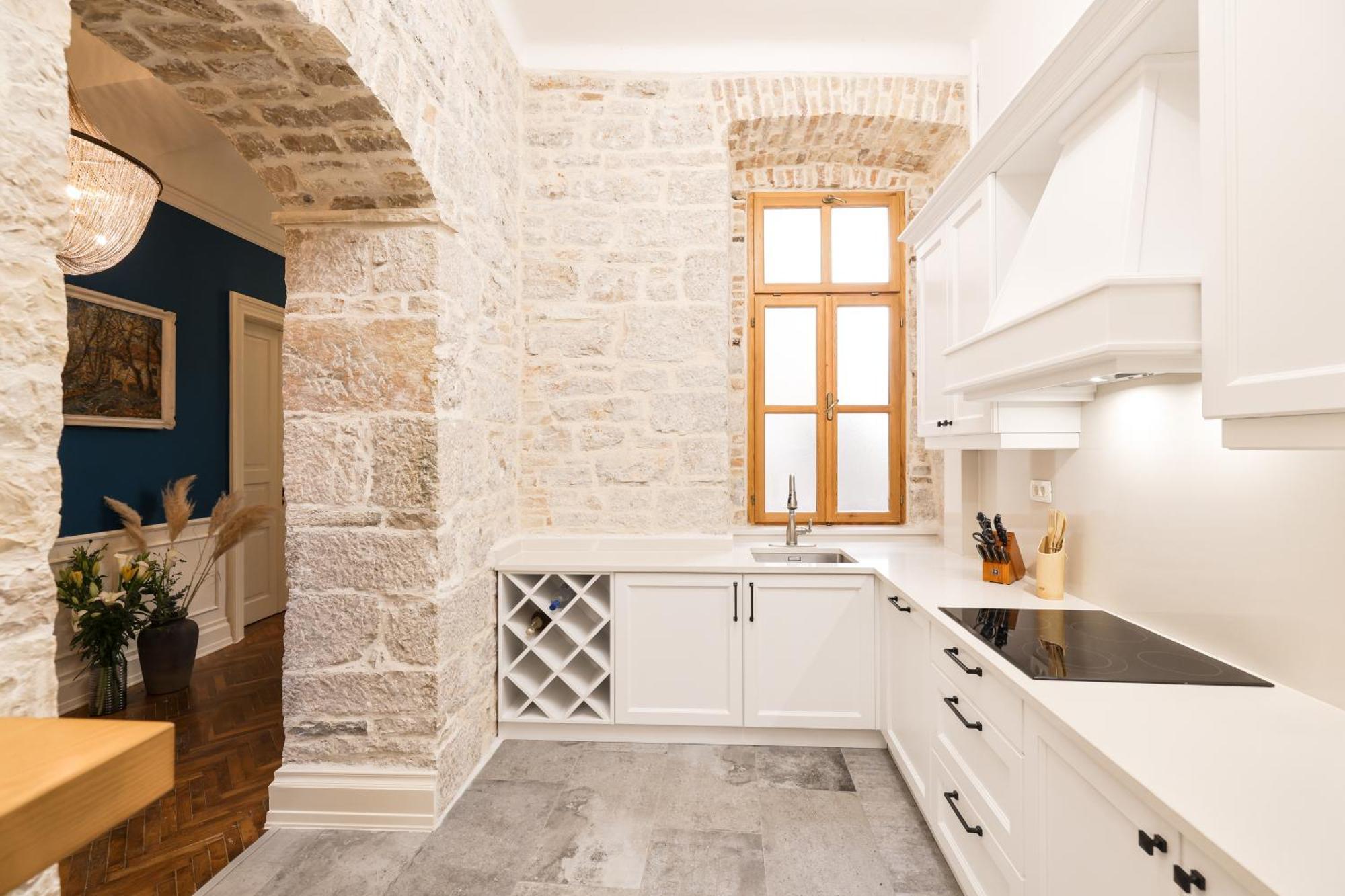 Historic Luxe Apartamento Zadar